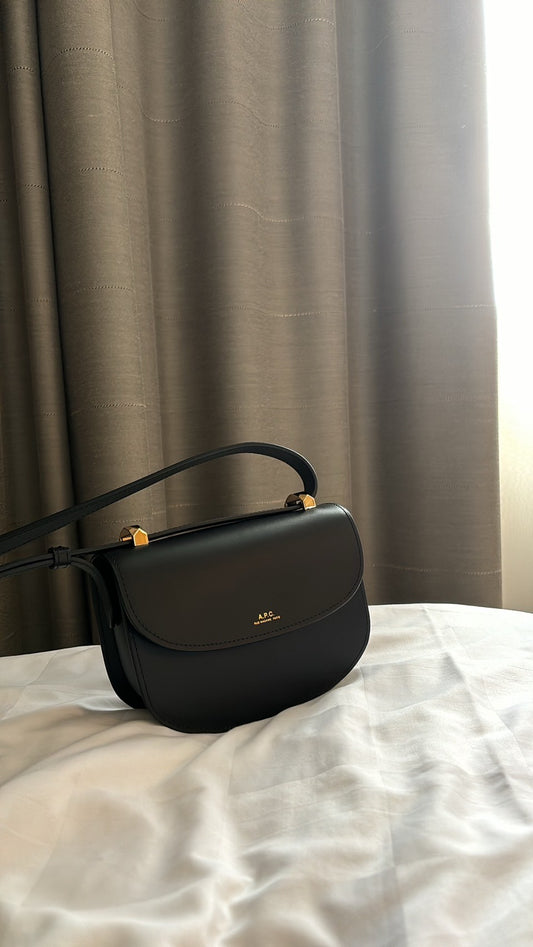 A.P.C. Genève Mini bag 半月形側背包（黑）